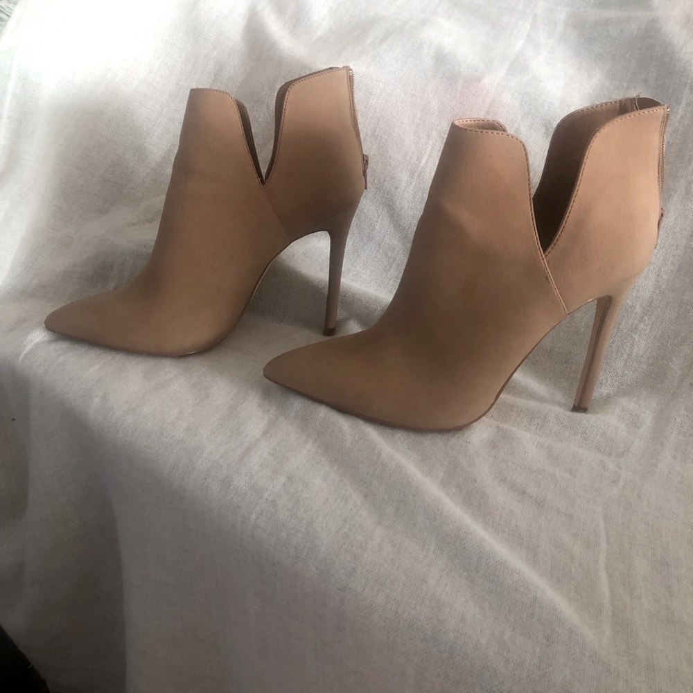 Windsor women’s high heeled booties